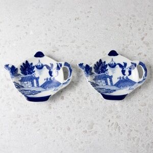 Pair ceramic flow blue willow tea bag rest holder teapot accessory chinoiserie
